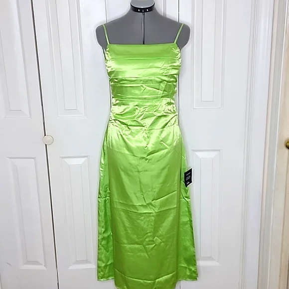 slim fit dress slacks La Femme Strapless Emerald Green Short Cocktail Dress Emerald / 00 main image 0